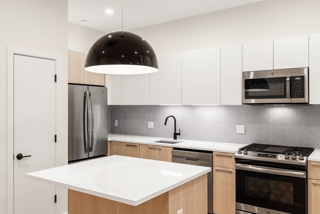 298 Marginal Street, Unit 3 Boston, MA 02128 - Photo 3 of 11
