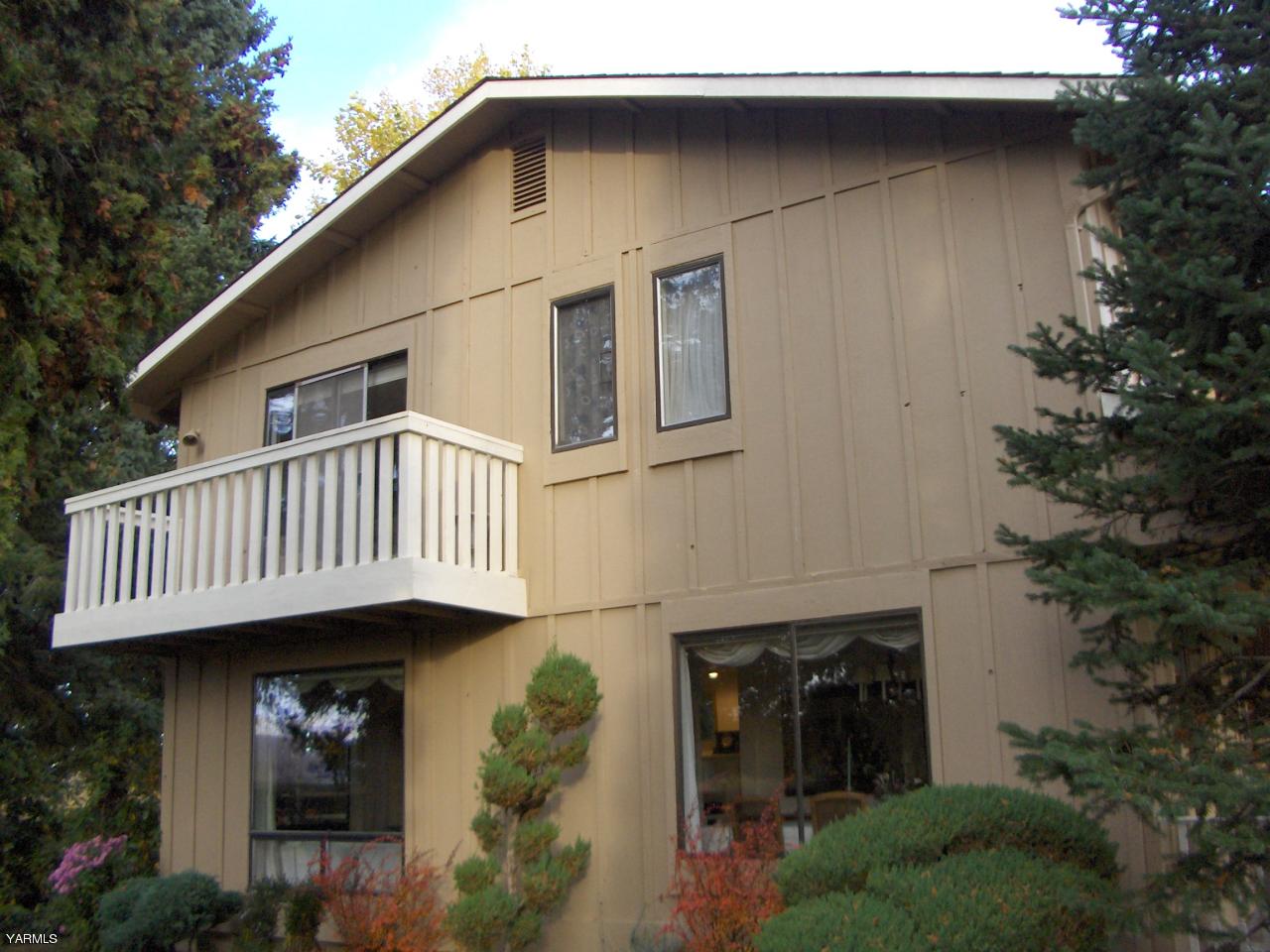 400 Roberts Road Yakima, WA 98908 - Photo 3 of 12 a view of a house with large windows and a small yard