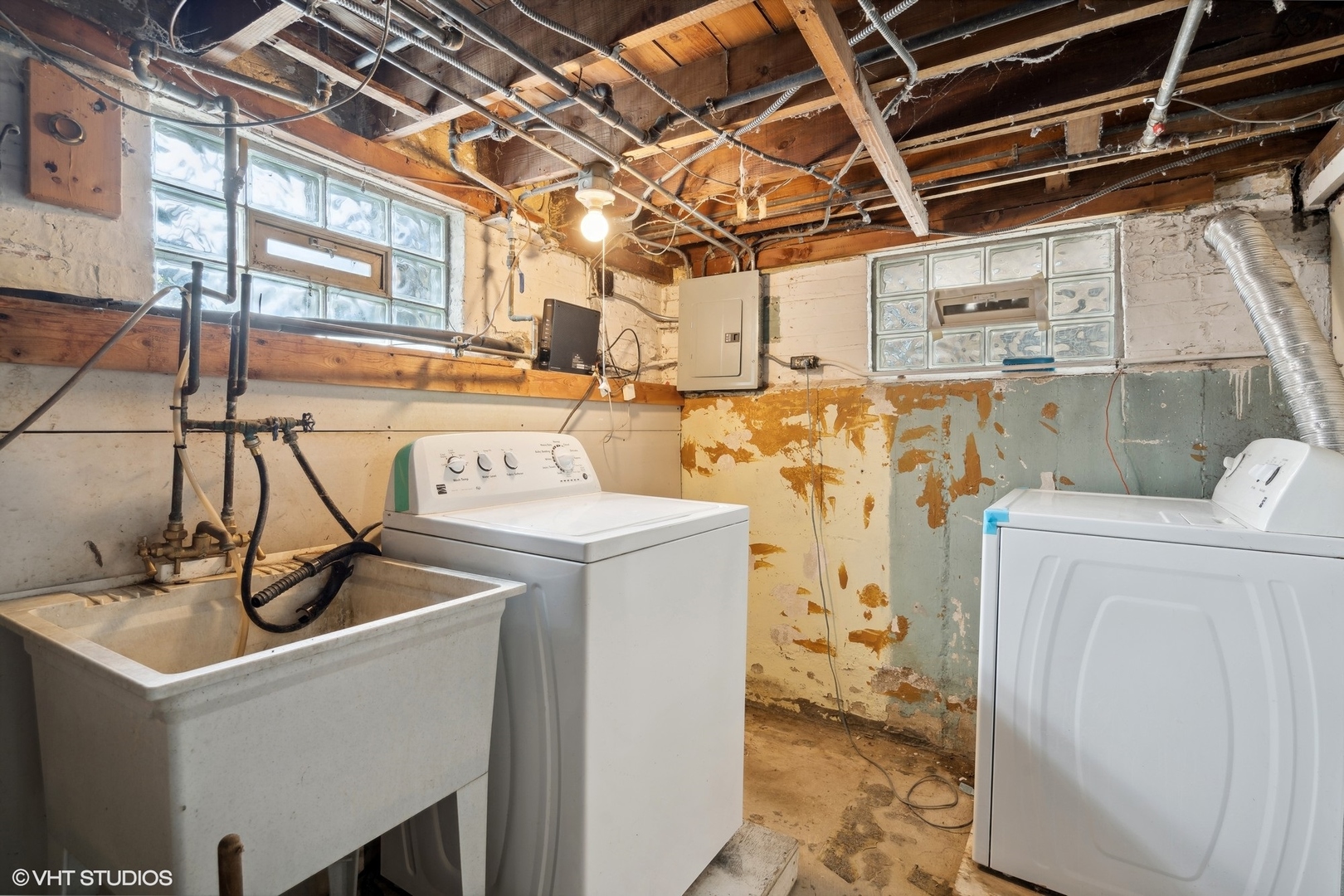 1437 Elgin Avenue Forest Park, IL 60130 - Photo 10 of 13 a utility room with dryer and washer