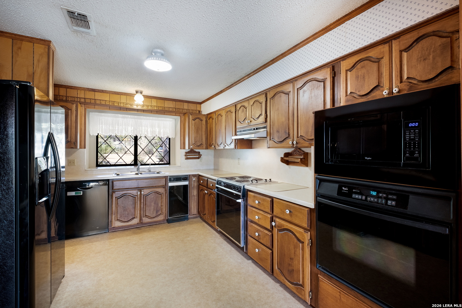 19824 Chimney Creek Road Helotes, TX 78023 - Photo 13 of 40