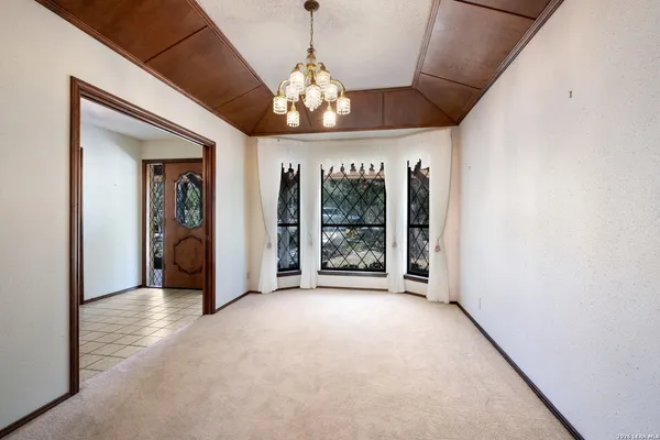 $652,000 | 19824 Chimney Creek Road, Helotes, TX 78023