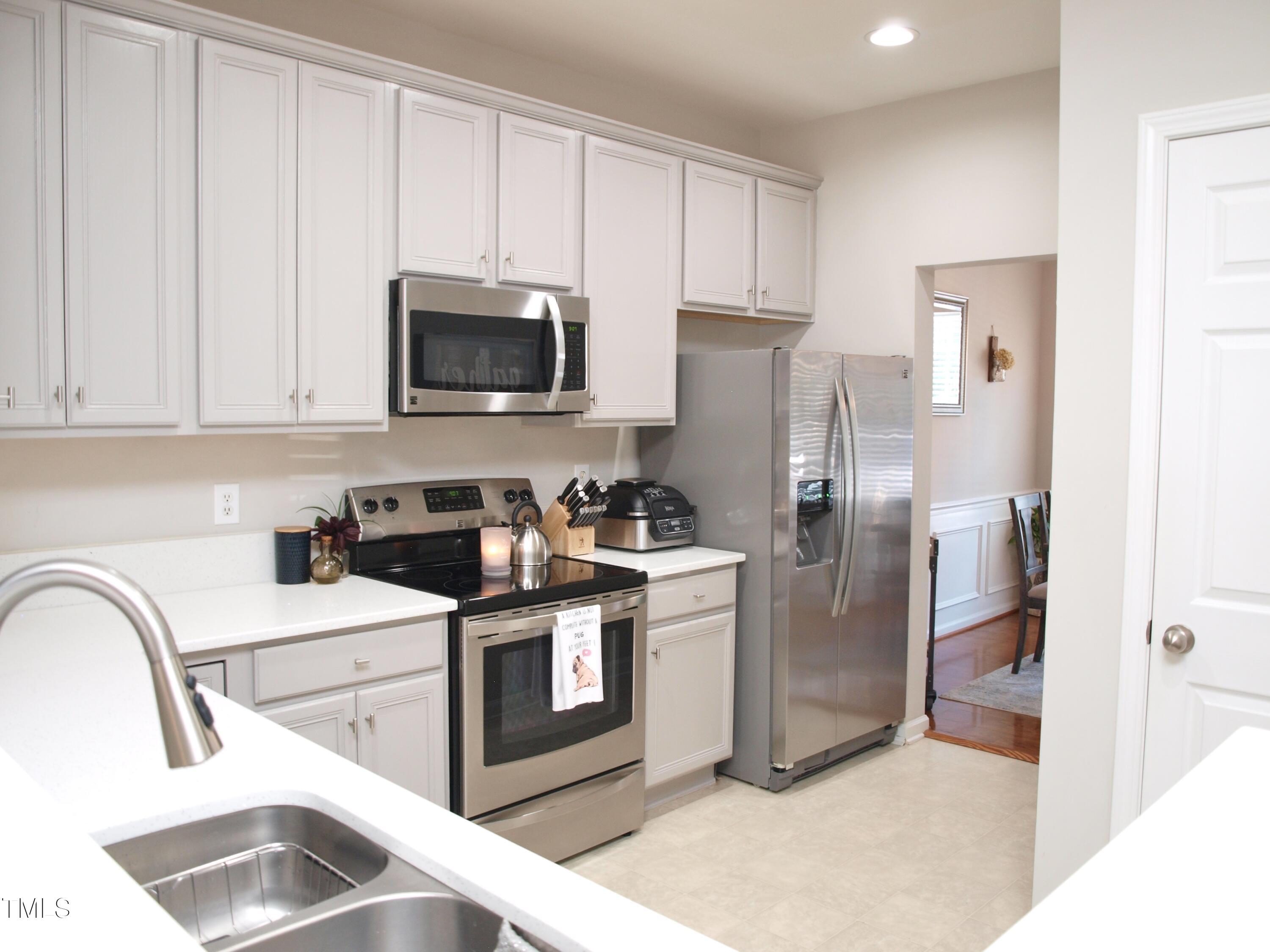2237 Bankshill Row Raleigh, NC 27614 - Photo 3 of 22 3