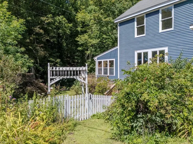 $425,000 | 76 Spruce Street, Brattleboro, VT 05301