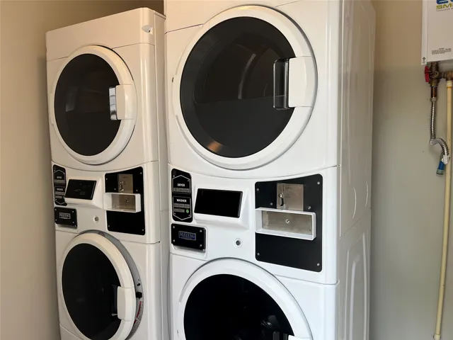 $950 | 4719 Clay Street, Unit 2, Houston, TX 77023