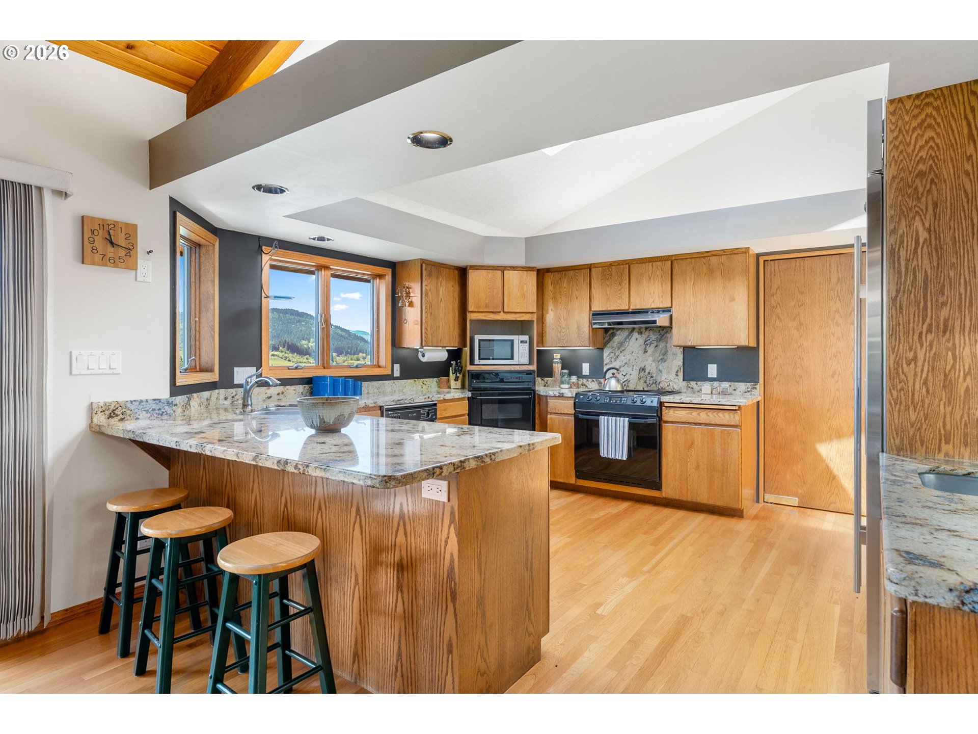 2250 Riverdale Road Hood River, OR 97031 - Photo 14 of 48