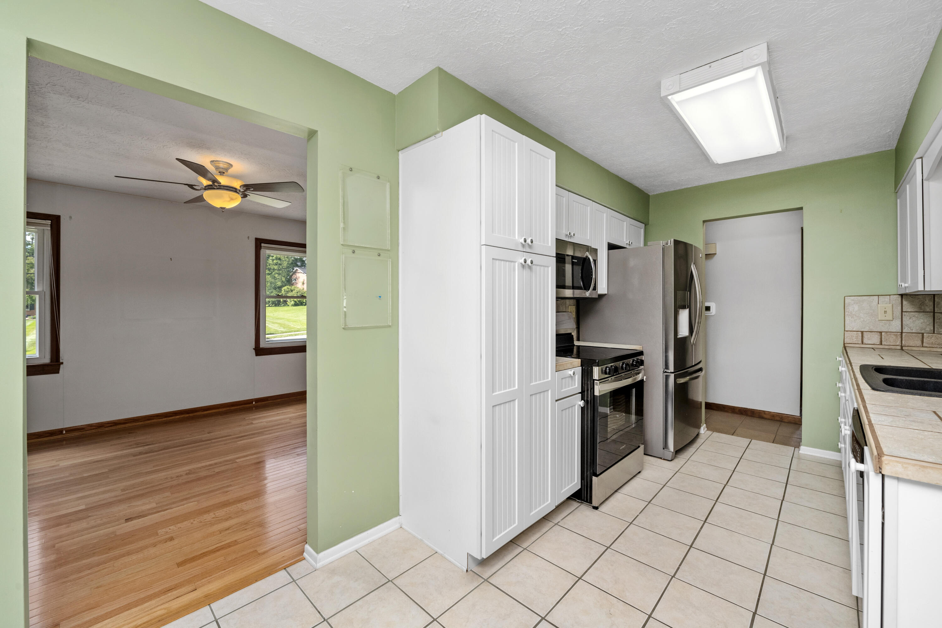 1129 Cayton Road Florence, KY 41042 - Photo 7 of 37