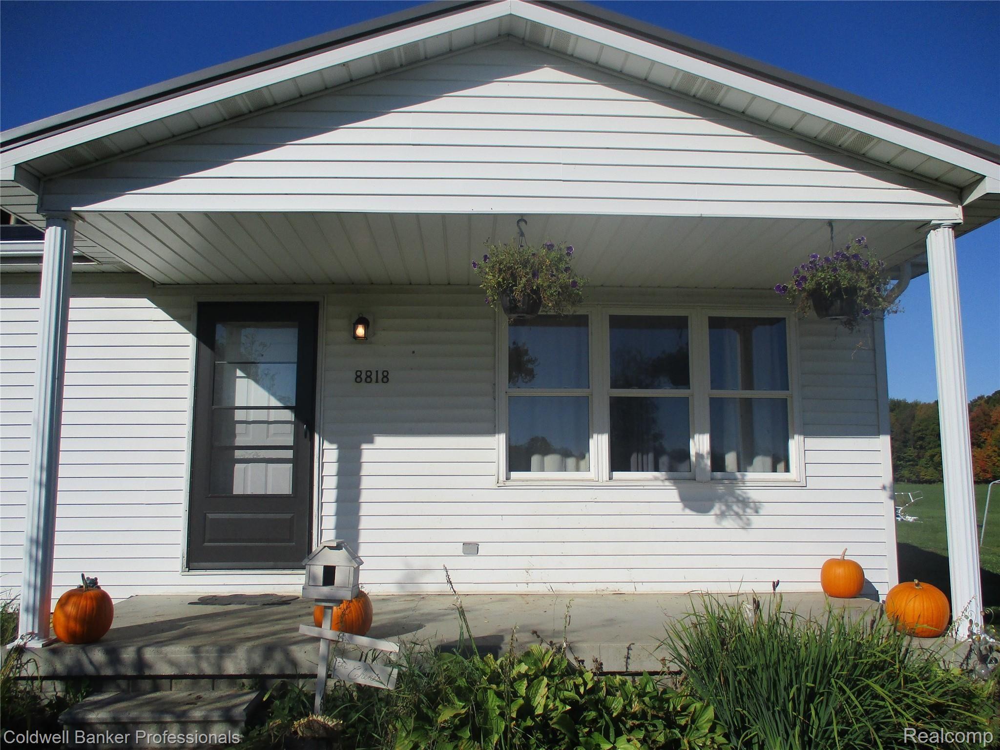 8818 Irish Road Millington, MI 48746 - Photo 2 of 27 Front Porch 1.JPG