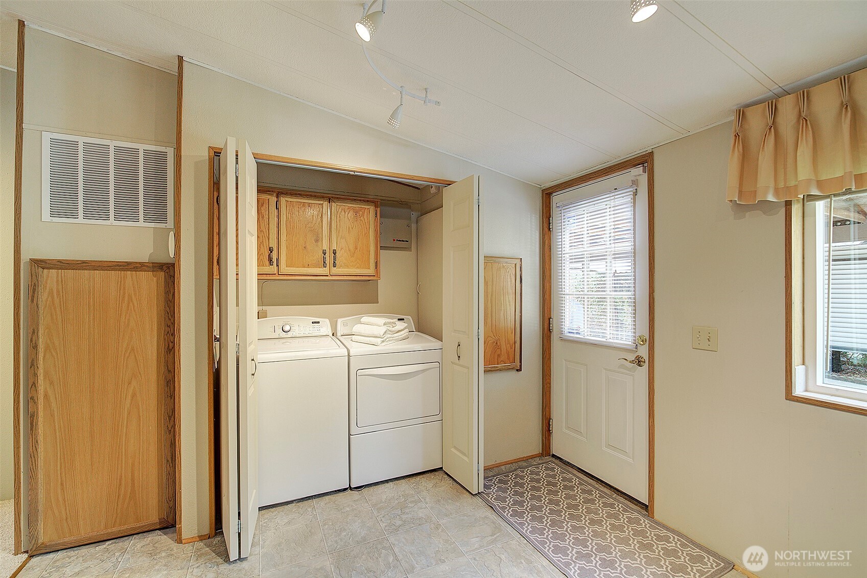 17308 Woodcrest Drive Northeast Bothell, WA 98011 - Photo 18 of 40