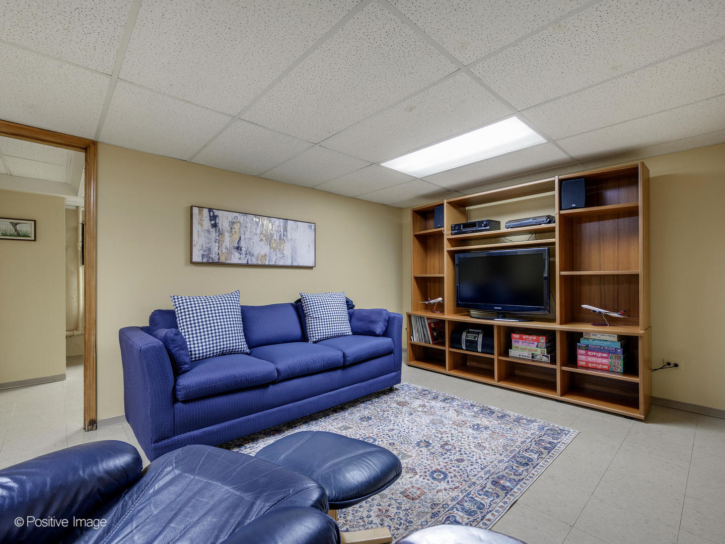 1520 Longvalley Road Glenview, IL 60025 - Photo 25 of 35 a living room with furniture and a flat screen tv