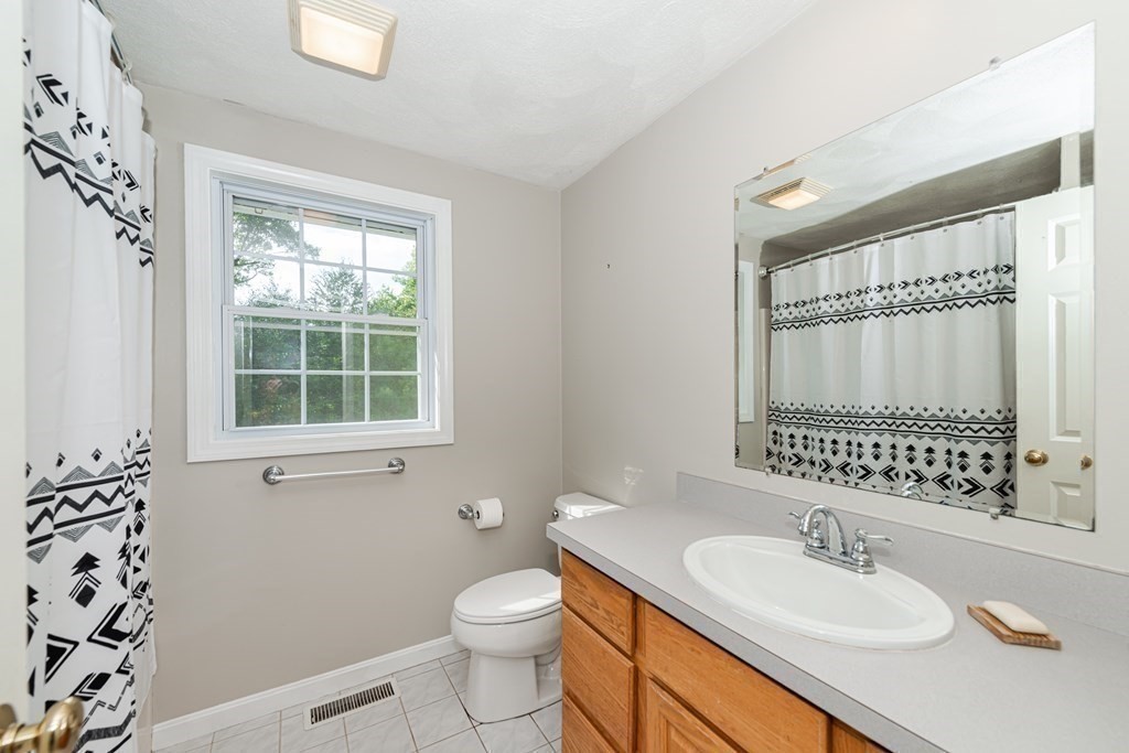 124 Weldon Farm Road Rowley, MA 01969 - Photo 22 of 40