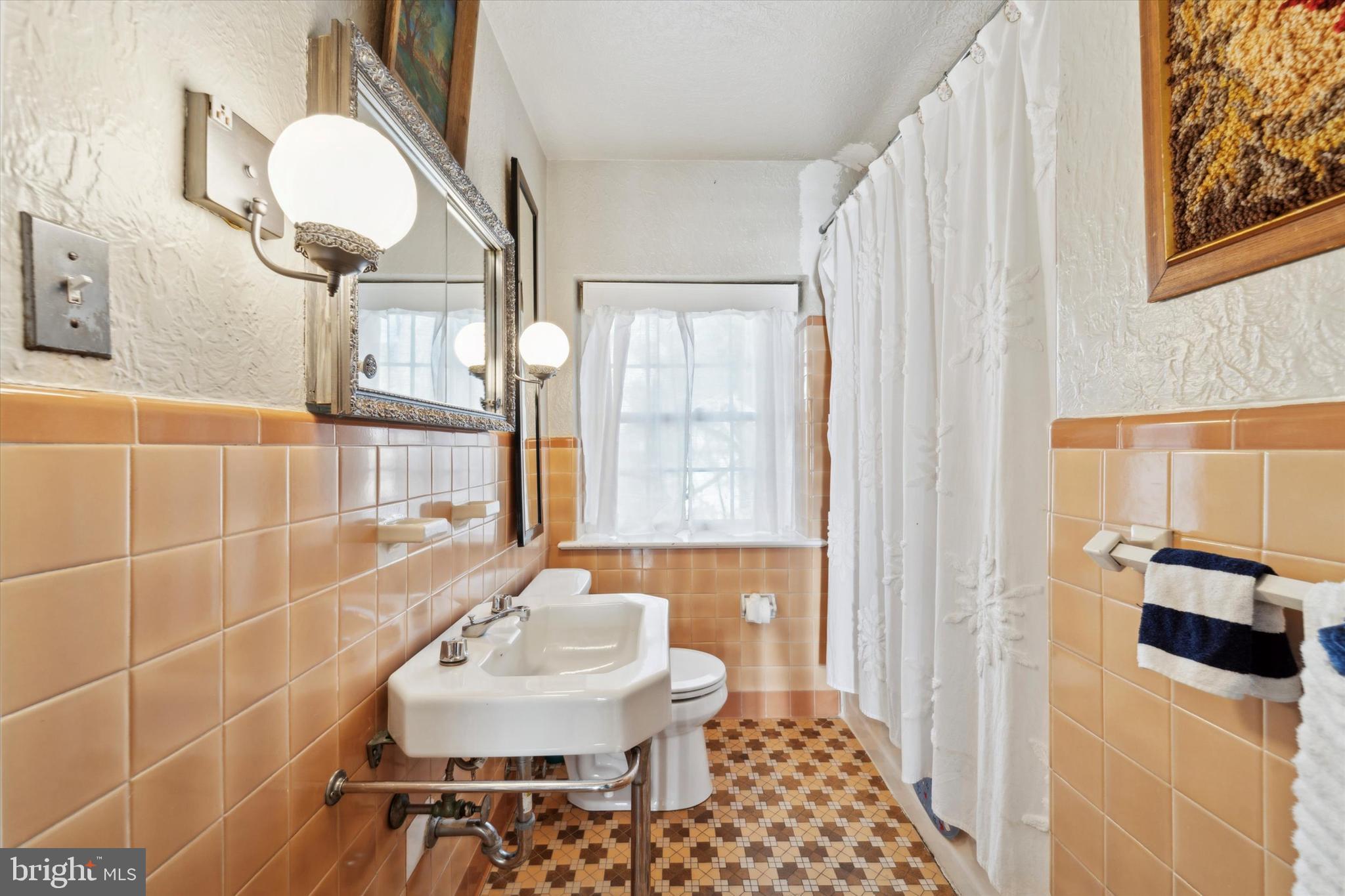 559 Broadview Road Upper Darby, PA 19082 - Photo 13 of 16 a bathroom with a sink toilet and shower