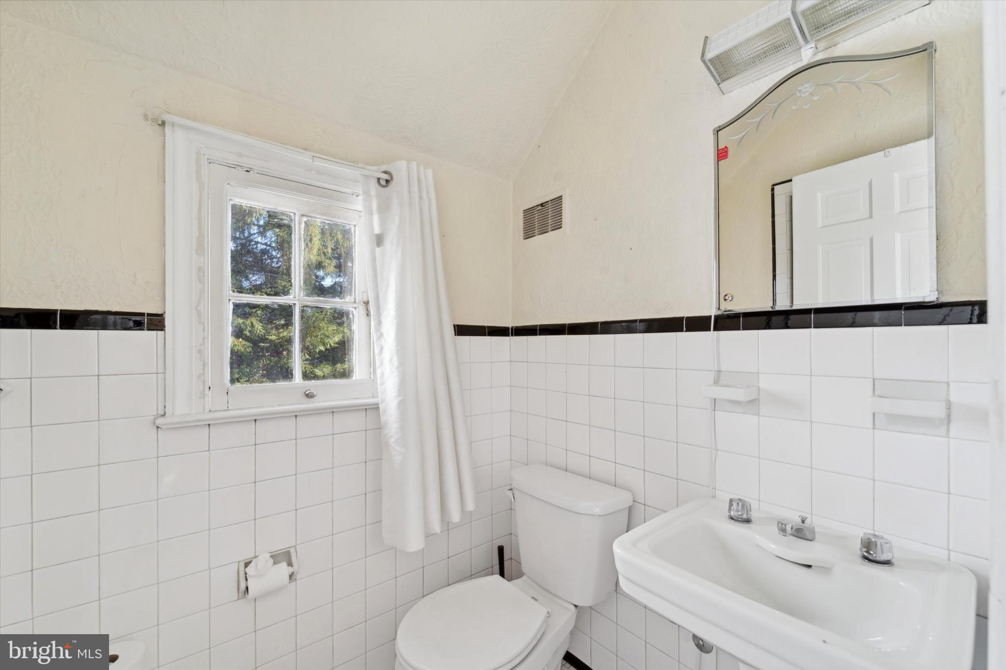 559 Broadview Road Upper Darby, PA 19082 - Photo 9 of 16 a bathroom with a toilet sink and mirror