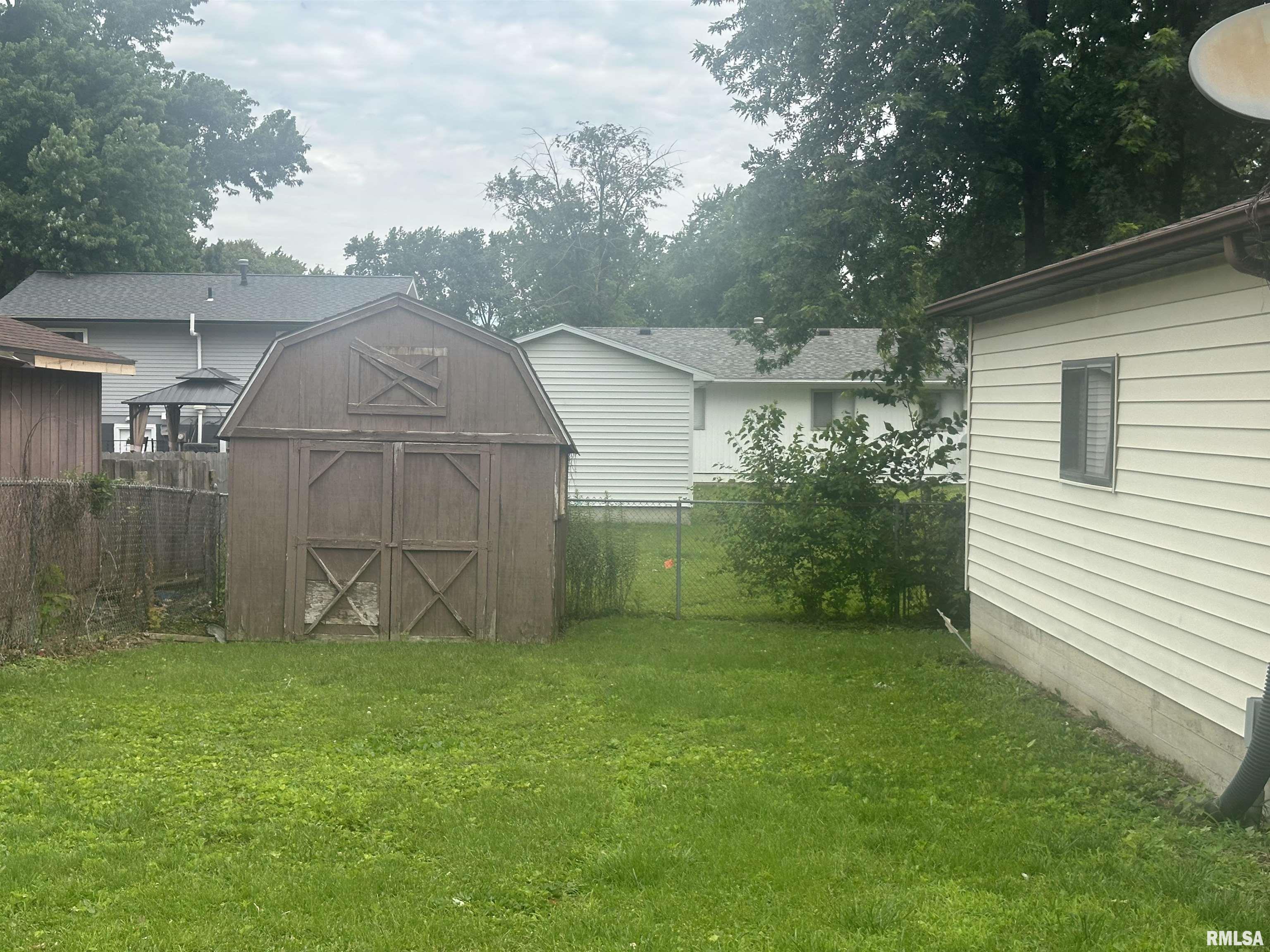 2325 Sutherland Road Springfield, IL 62702 - Photo 4 of 13