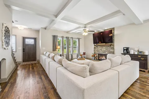 $585,000 | 5676 State Highway 48, Cumberland Furnace, TN 37051