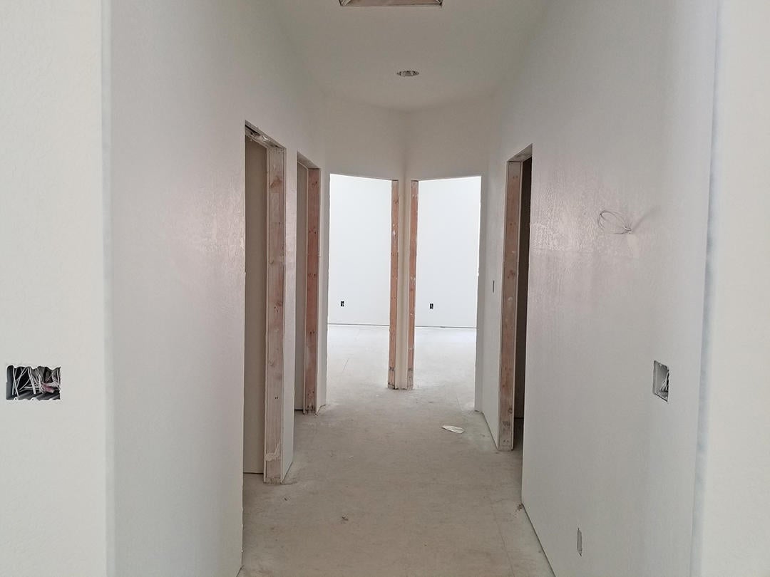 142 McKenzie Ridge Road Grants Pass, OR 97526 - Photo 8 of 12 Hallway to guest bedrooms_bathrooms