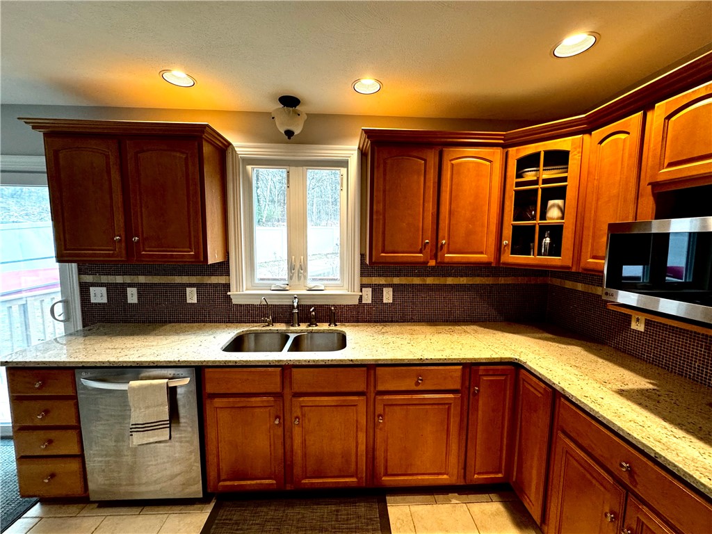 2 Cedar Forest Road North Smithfield, RI 02896 - Photo 12 of 41