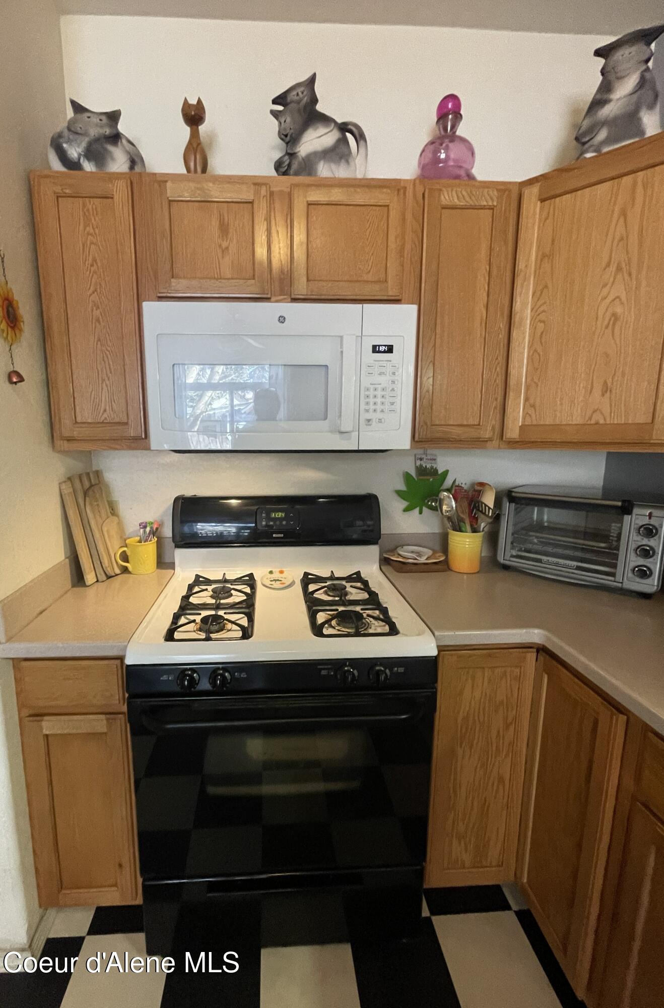 1201 Spruce Street Sandpoint, ID 83864 - Photo 11 of 47 Natural Gas Range/Oven
