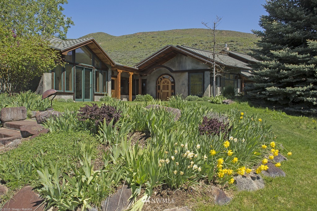 348 Rendezvous Road Winthrop, WA 98862 - Photo 3 of 25 Gallery Image 3