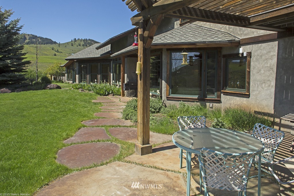 348 Rendezvous Road Winthrop, WA 98862 - Photo 5 of 25 Gallery Image 5