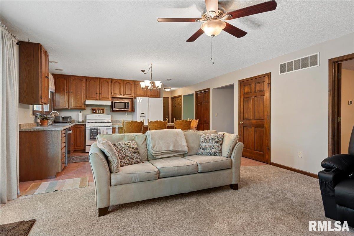 5 Taft Drive Rochester, IL 62563 - Photo 9 of 49 Gallery Image 9
