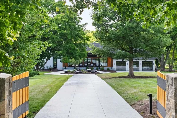 $4,500,000 | 14420 Mission Road, Leawood, KS 66224