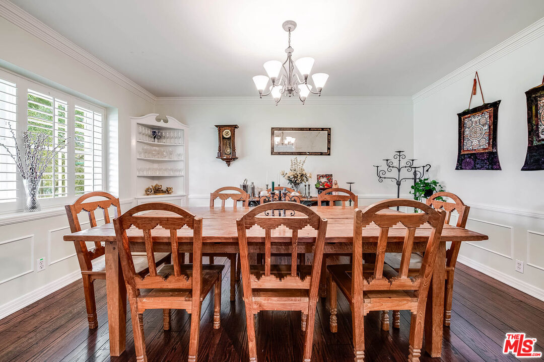11146 Valley Spring Lane Studio City, CA 91602 - Photo 10 of 58