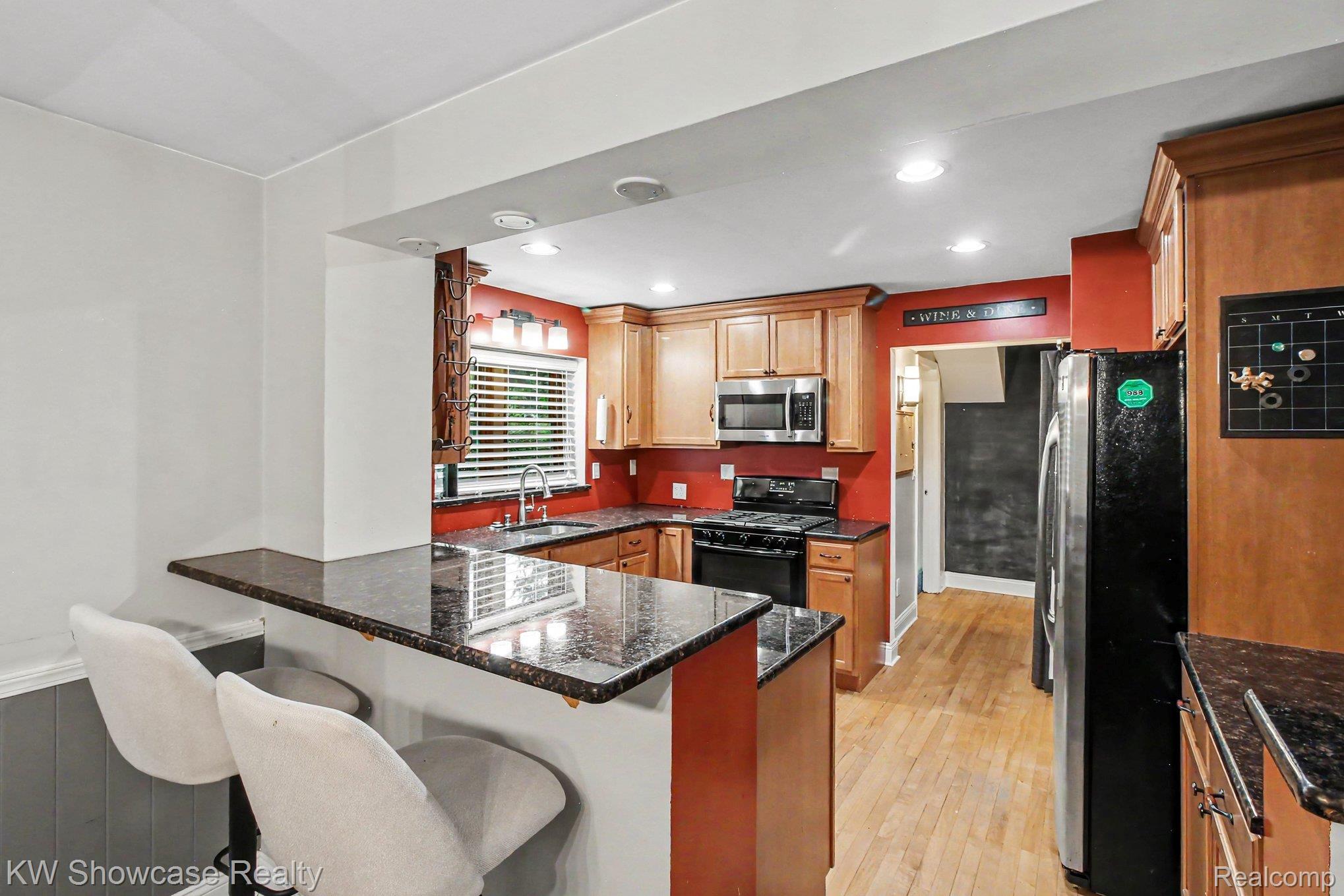7361 Honeysuckle Road West Bloomfield, MI 48324 - Photo 5 of 40 008_file_6346.jpg