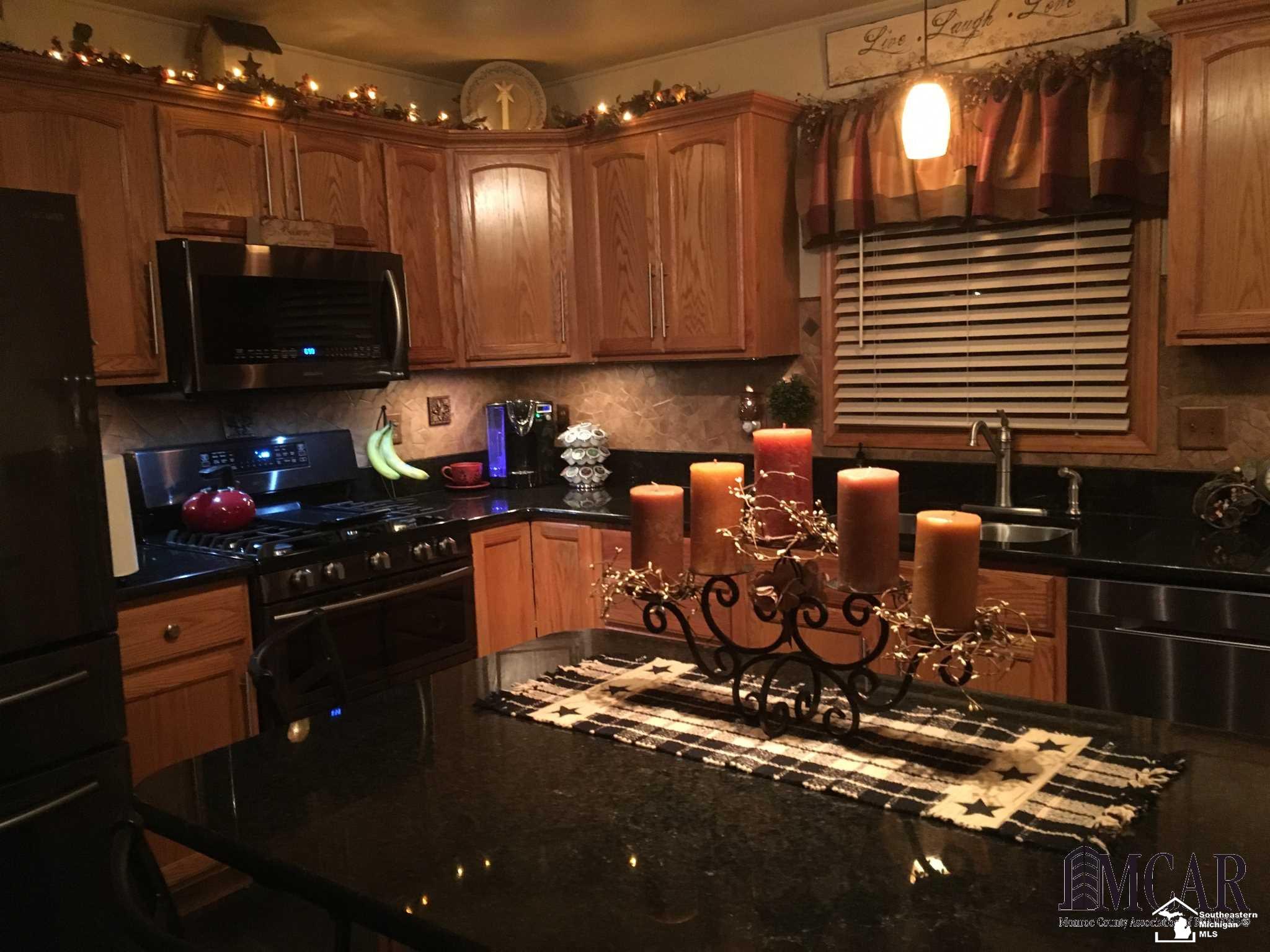 968 Eagle Ridge Trail Temperance, MI 48182 - Photo 18 of 44 21408157-17.JPG