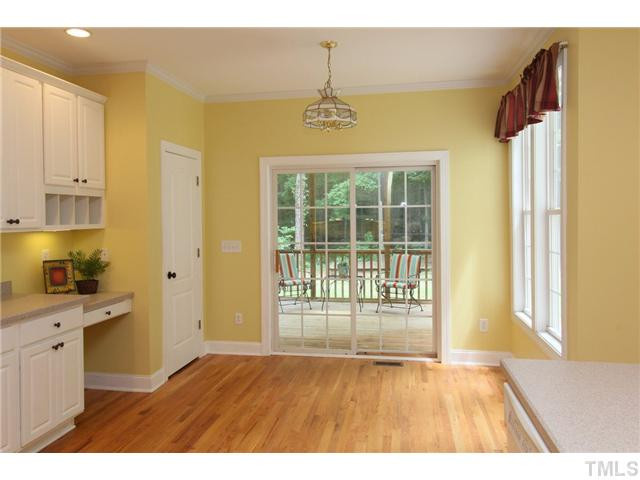 6909 Pinnacle Ridge Road Raleigh, NC 27603 - Photo 11 of 25 Enjoy this bright & sunny breakfast room which opens to screen porch. Breakfast Area