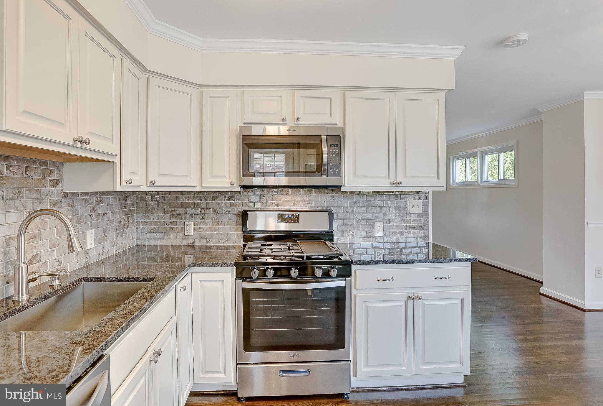 261 Southeastern Terrace Baltimore, MD 21221 - Photo 8 of 17 Kitchen