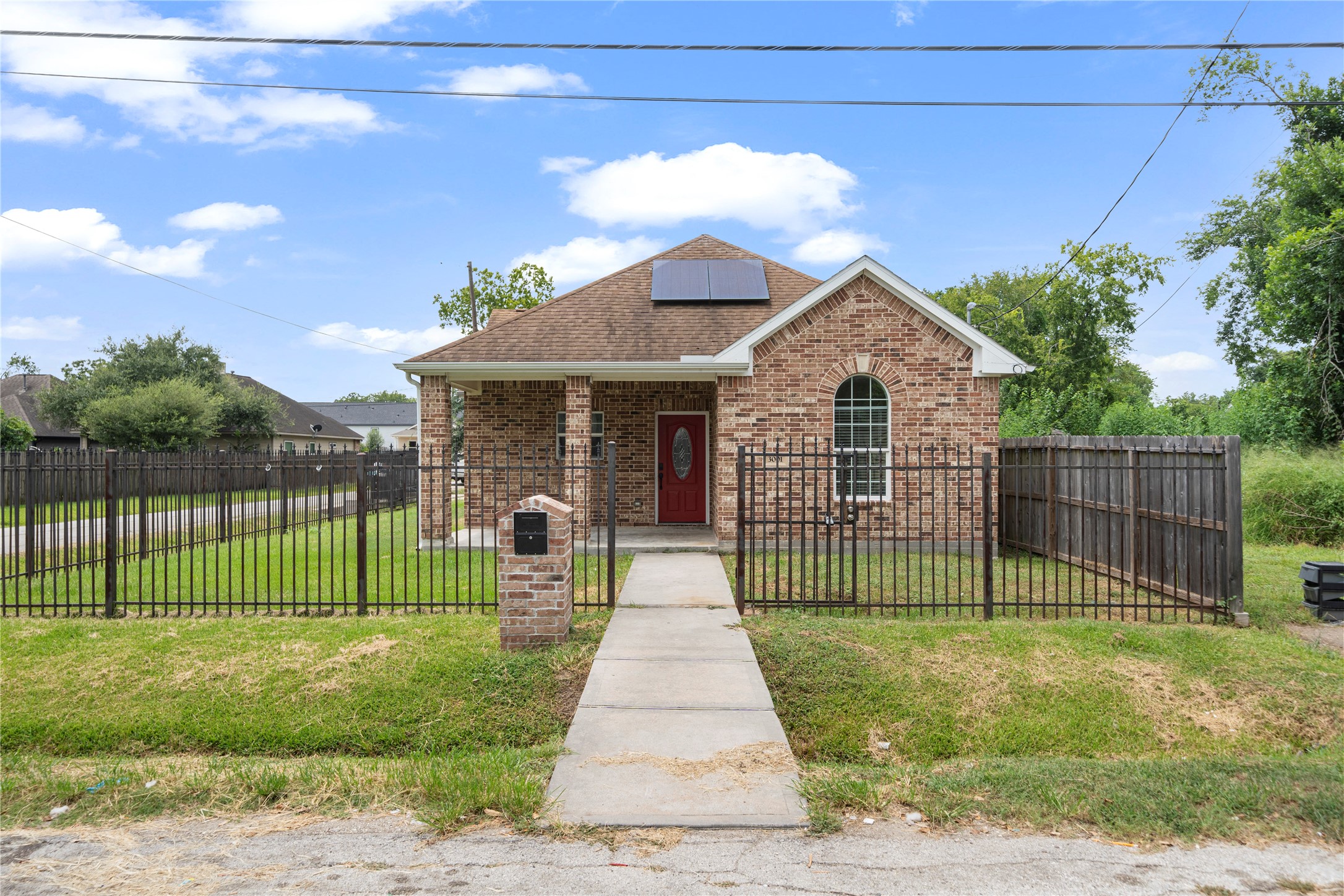 3001 Wayne Street Houston, TX 77026 - Photo 7 of 42 a front view of a house with a garden and plants