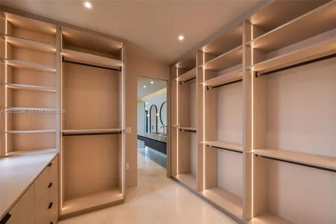 $6,995,000 | 5262 La Gorce Drive, Miami Beach, FL 33140