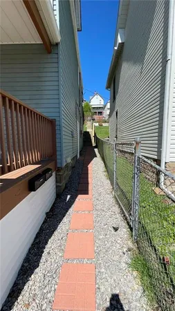 $1,250 | 424 West 7th Avenue, Unit 2, Tarentum, PA 15084