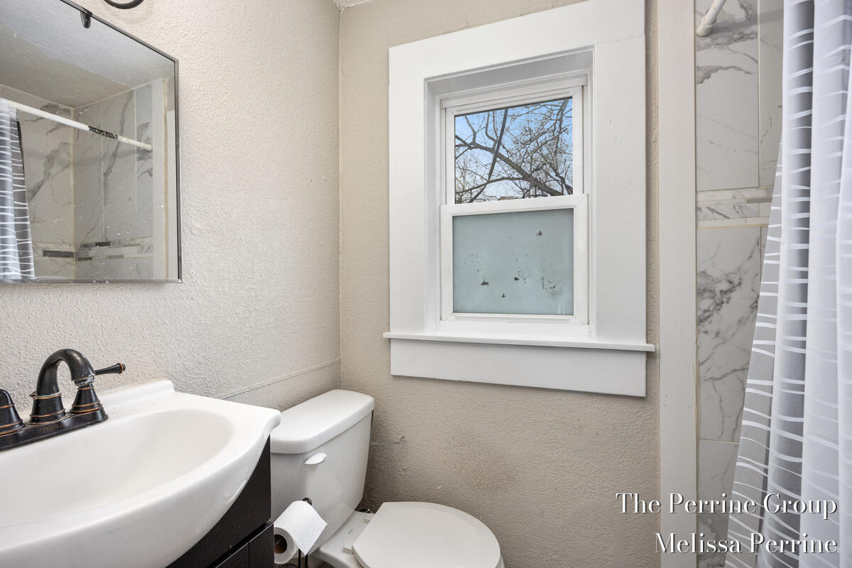 122 Brookview Street Kalamazoo, MI 49048 - Photo 13 of 19 Bathroom - Unit 2