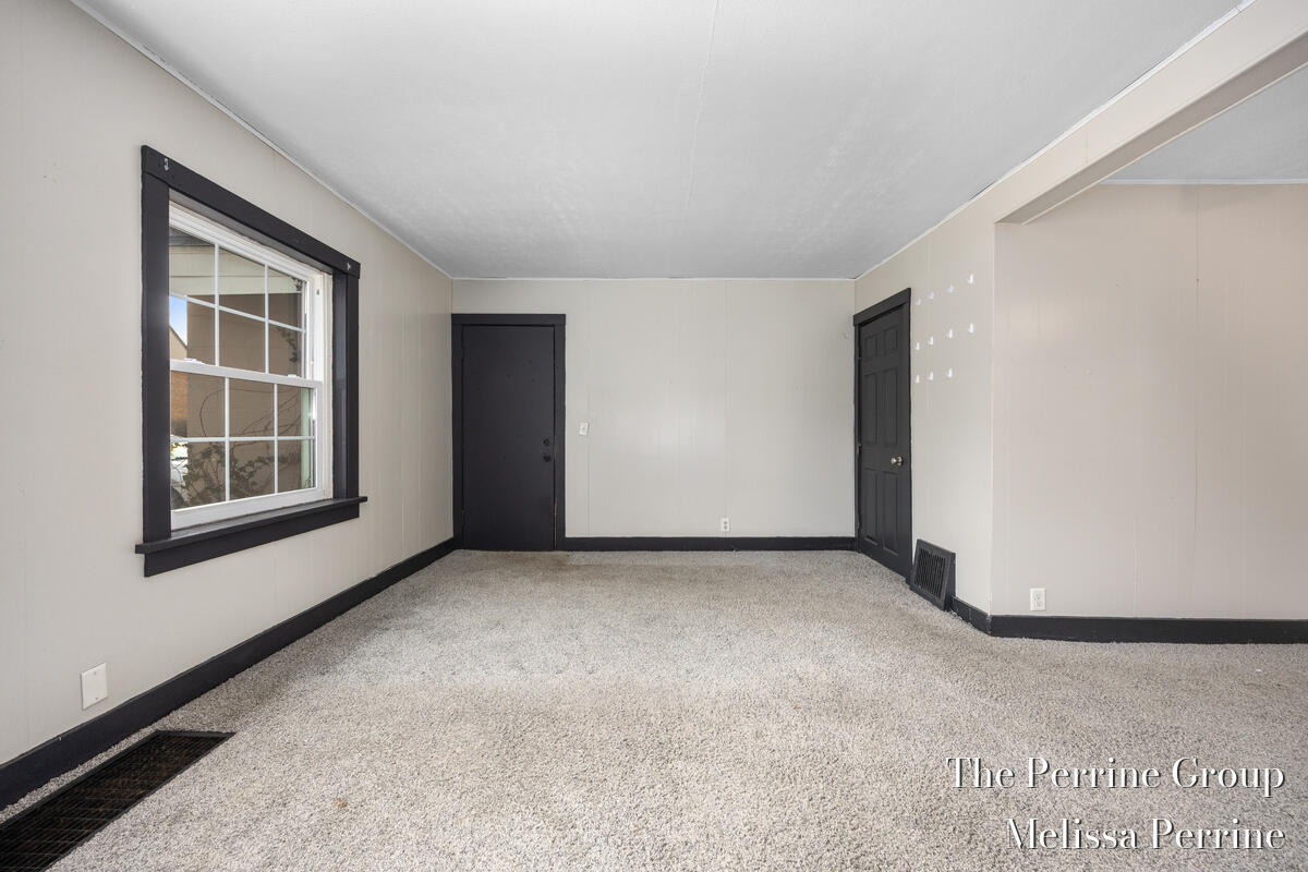 122 Brookview Street Kalamazoo, MI 49048 - Photo 2 of 19 Living room - unit 3