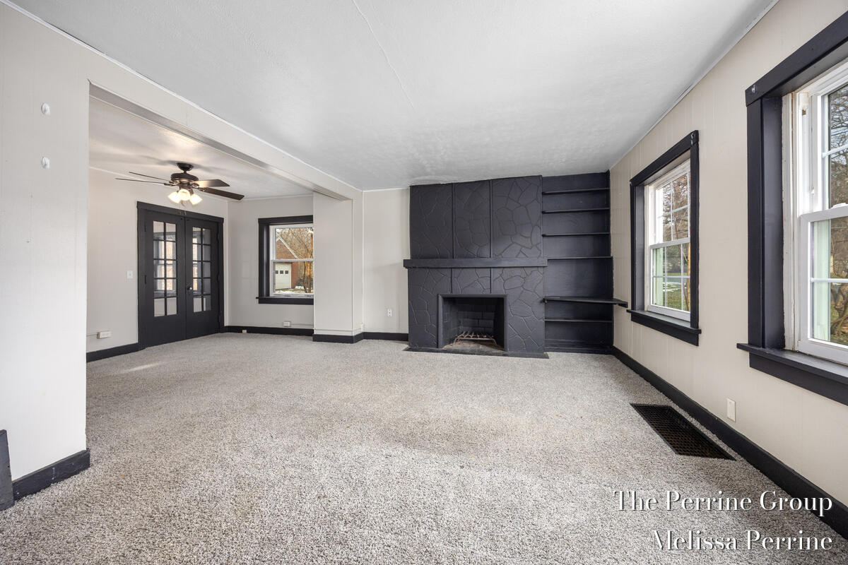 122 Brookview Street Kalamazoo, MI 49048 - Photo 4 of 19 Living room unit 3