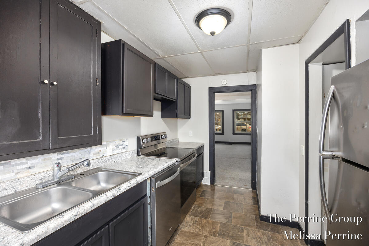 122 Brookview Street Kalamazoo, MI 49048 - Photo 7 of 19 Kitchen unit 3