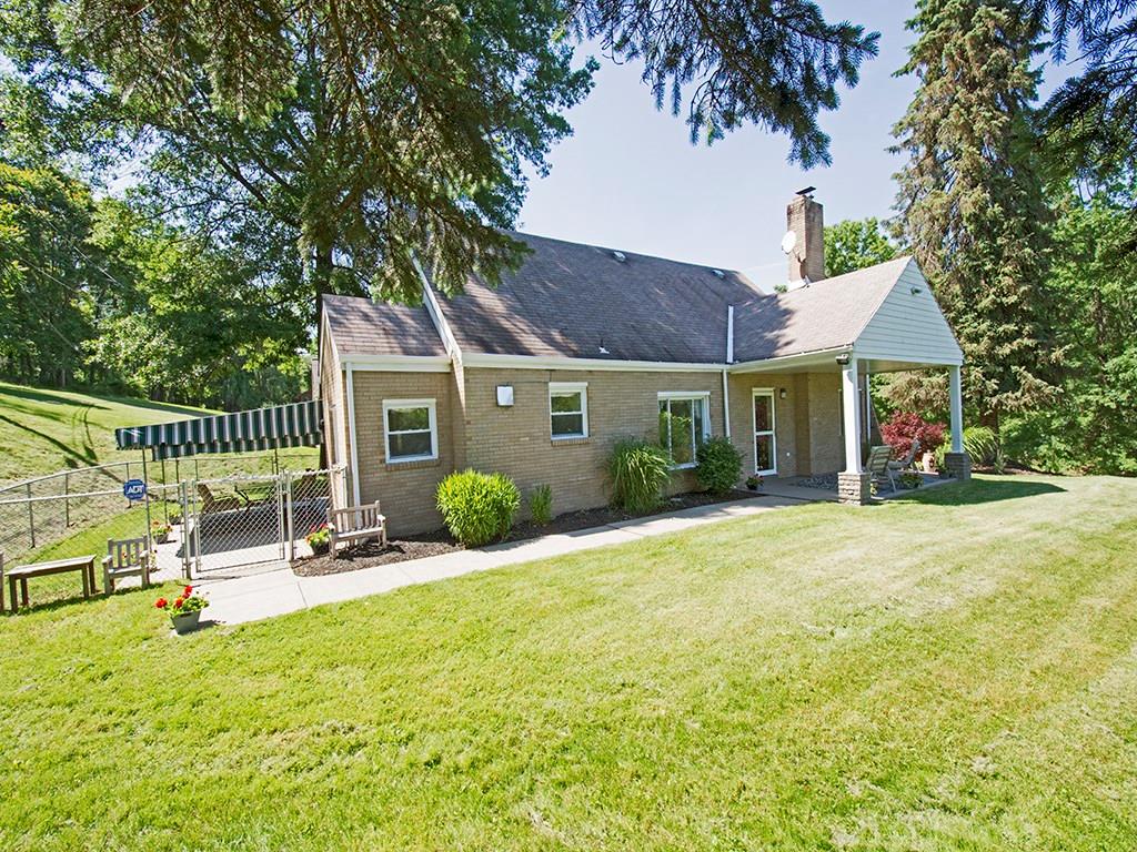 923 McNeilly Road Mt. Lebanon, PA 15226 - Photo 2 of 21 Gallery Image 2