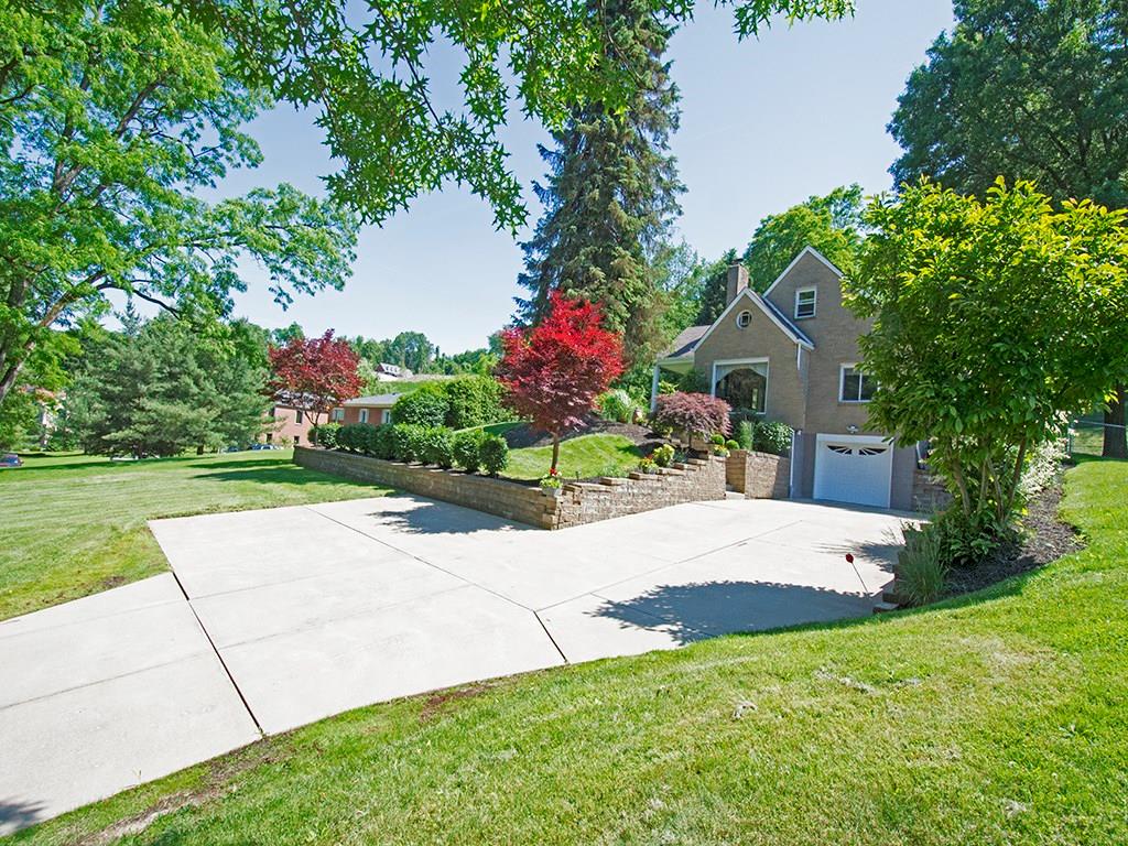 923 McNeilly Road Mt. Lebanon, PA 15226 - Photo 3 of 21 Gallery Image 3