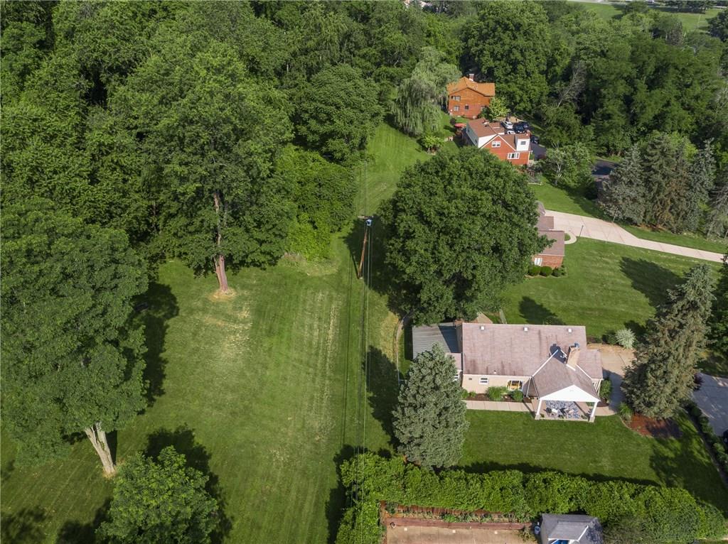 923 McNeilly Road Mt. Lebanon, PA 15226 - Photo 4 of 21 Gallery Image 4