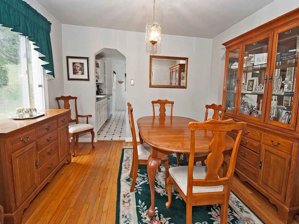 923 McNeilly Road Mt. Lebanon, PA 15226 - Photo 9 of 21 Gallery Image 9