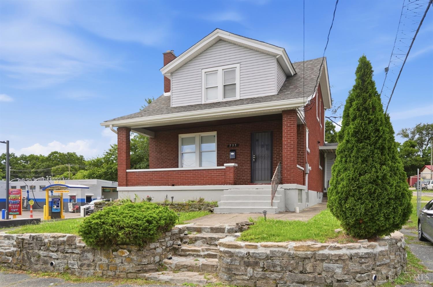 935 West North Bend Road Cincinnati, OH 45224 - Photo 3 of 53