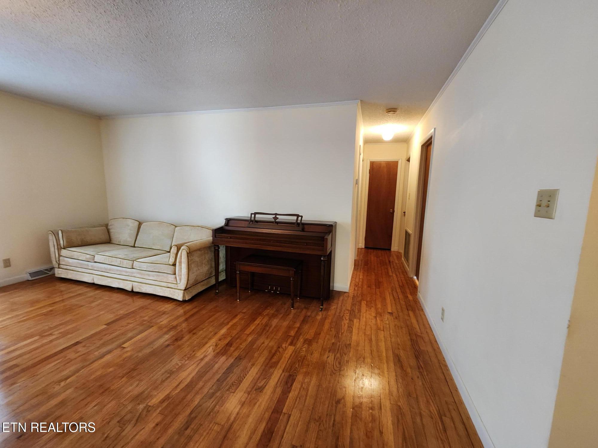 1506 Ridgeway Circle Athens, TN 37303 - Photo 11 of 25 20251210011412279031000000-o