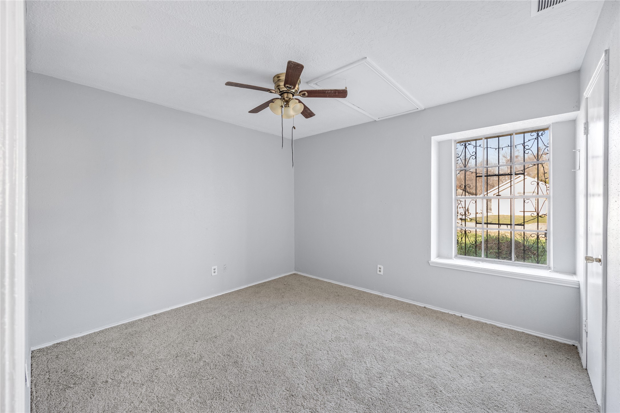 11018 Clark Road Houston, TX 77076 - Photo 10 of 25