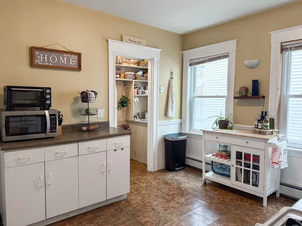 $2,600 | 10 Hunnewell Avenue, Unit 10, Boston, MA 02135