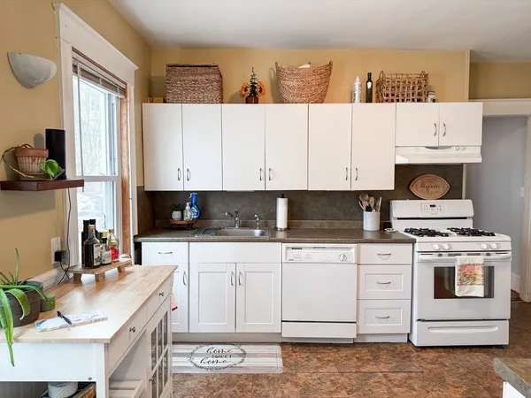 $2,600 | 10 Hunnewell Avenue, Unit 10, Boston, MA 02135