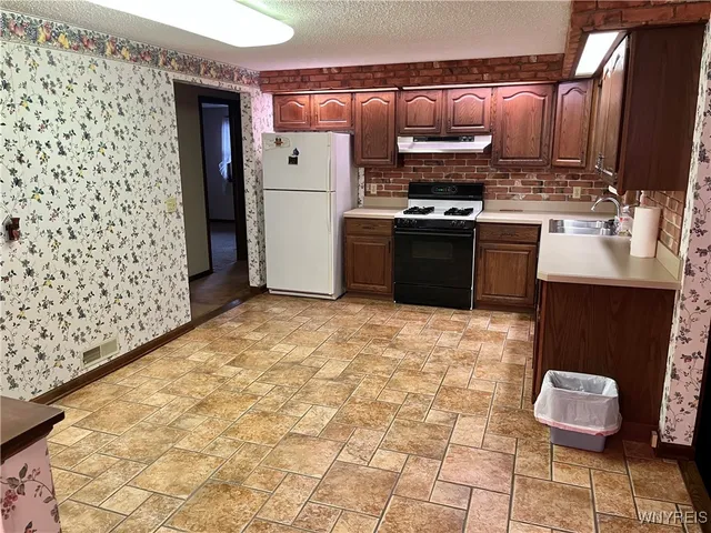 $285,000 | 14 Autumn Lane, Cheektowaga, NY 14043