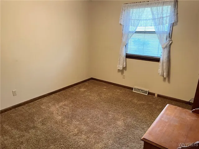 $285,000 | 14 Autumn Lane, Cheektowaga, NY 14043