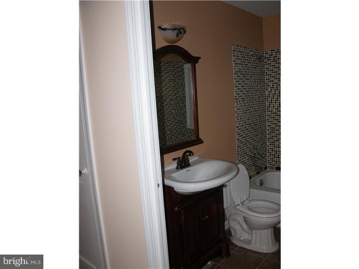 285 Cardiff Road Fairless Hills, PA 19030 - Photo 14 of 15 Bathroom