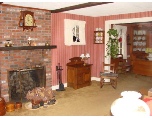 92 Pierce Road Weymouth, MA 02188 - Photo 2 of 12 Gallery Image 2